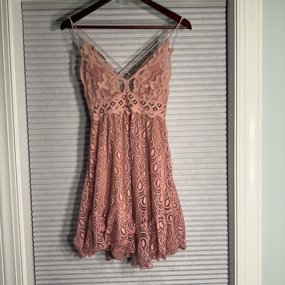 Free People pink lace mini dress E-17